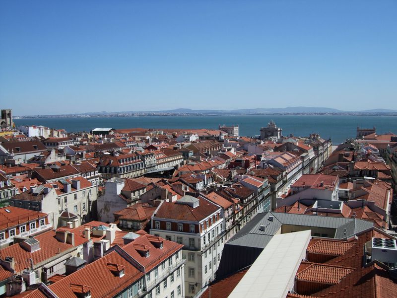 オレンジ屋根の絶景が目の前に！リスボンで訪れるべき絶景ポイント５選！