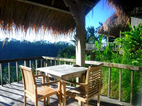 oEuh̐XŃoK[XeCIBuvEZocE][gv̋LTlC