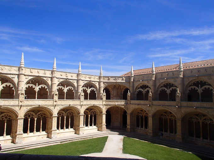 美しい白亜の世界遺産「ジェロニモス修道院」