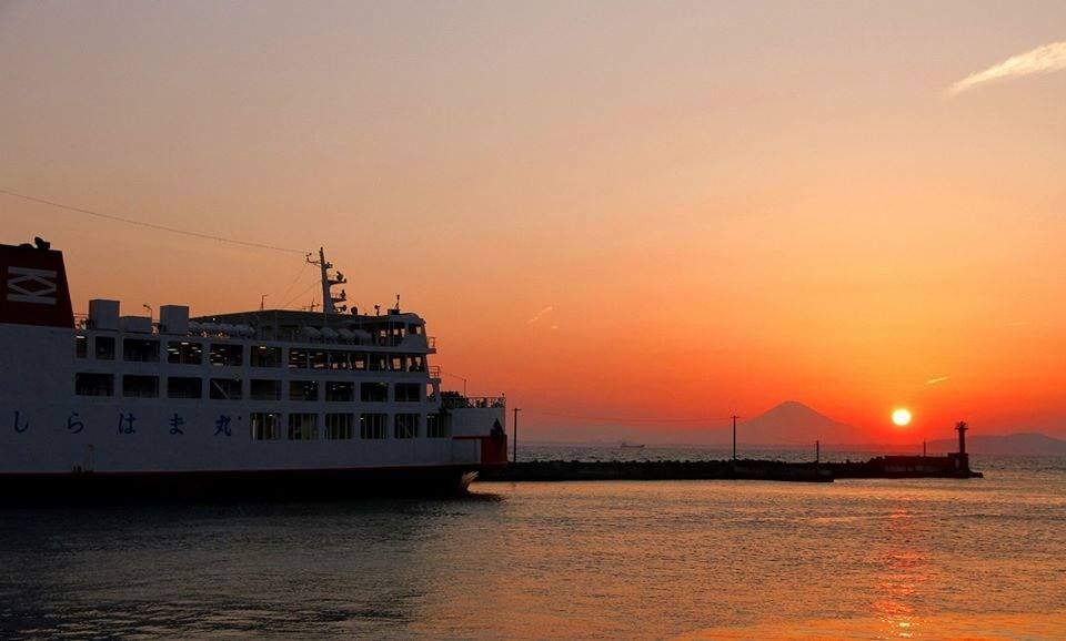 朱に染まる東京湾の絶景を独り占めできるサンセットクルージング