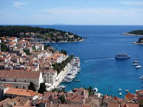 碧きアドリア海の隠れ家リゾート！クロアチア・フヴァル島