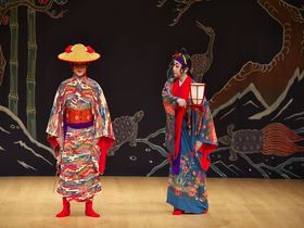 300年の伝統を持つ沖縄の芸能「組踊」。国立劇場おきなわで、世界に誇る沖縄の美と粋に出逢う。