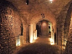 �`�F�R�E�����R�u����̒n���[�����`�_��Ƒ����̌��i�ɋF������`�̋L���T���l�C��