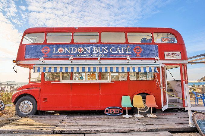 12時30分〜「ロンドンバスカフェ」。赤いバスがカワイイ