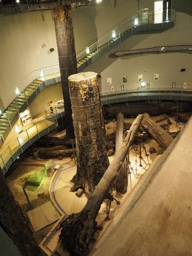 �����E�Ό��u�O�r���������v�ь����v��4000�N�O�̑��Â̐X�֊҂�I�̋L���T���l�C��