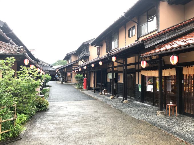 安芸高田の伝統神楽を継承するテーマパーク「神楽門前湯治村」