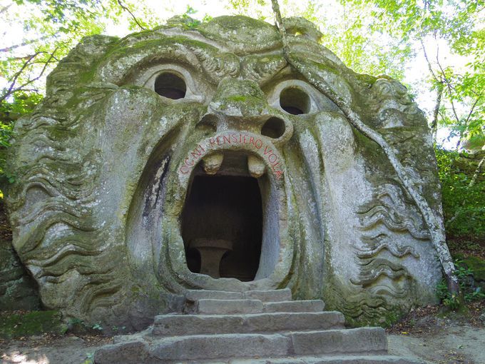 ローマから日帰り可！巨大な石像の森へ。ボマルツォ「怪物公園」