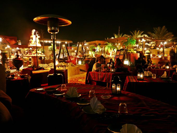ドバイで人気No１の砂漠のレストラン「アルハディーラ」