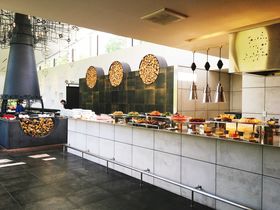 ���ق���20���u����߉�I�[�x���W�� �G�v�C�v�̃����`�r���b�t�F���R�X�p�������I�̋L���T���l�C��