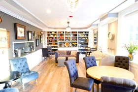 �����C���e���A�I�o�[�W�j�A�u�z�e���E���[�����X�v�͑S���X�C�[�g�̃I�V�����z�e���̋L���T���l�C��