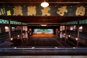 �ޗ��֍s����I���Q�̗��j����u���q���v�Ǝ��ӂ������߃X�|�b�g�̋L���T���l�C��