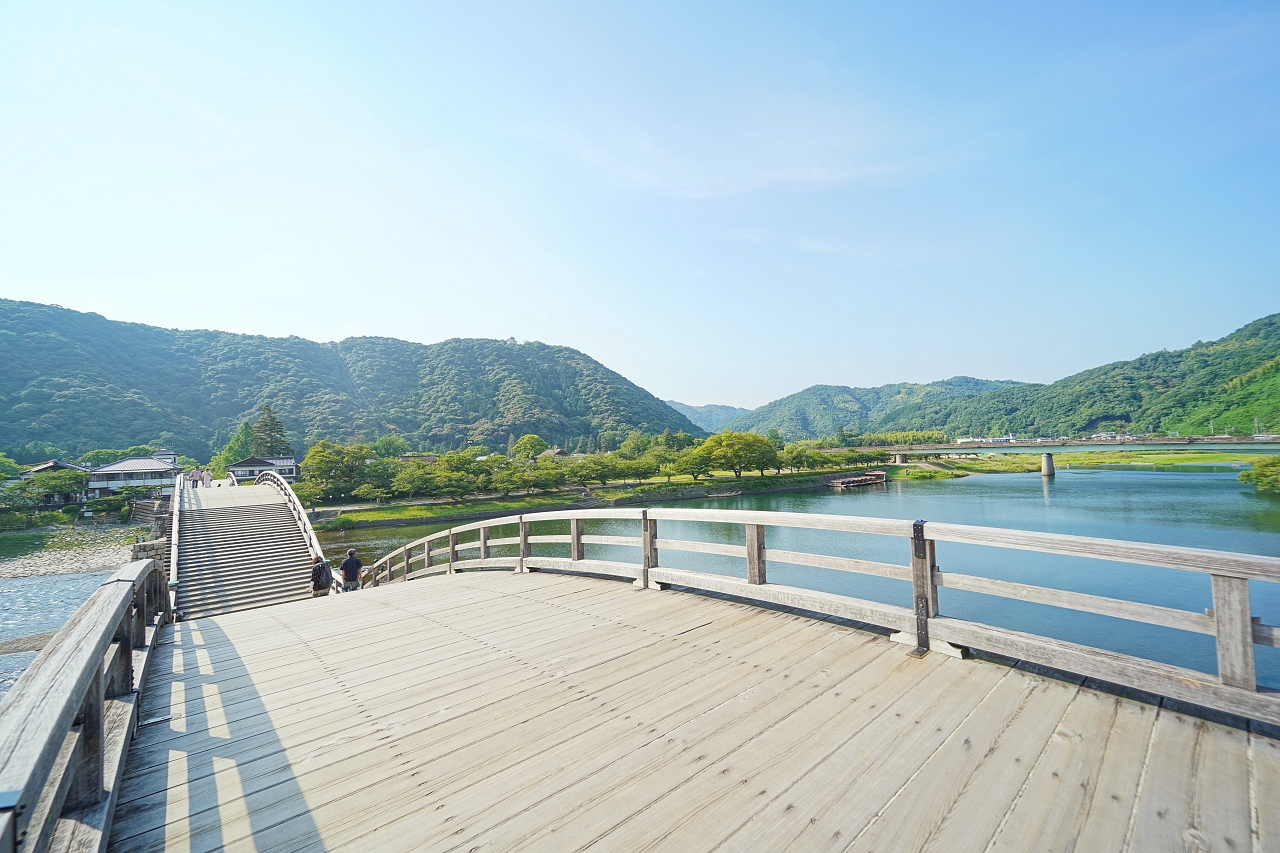 OȂԃX|bgIu⍑EёыӃGAv