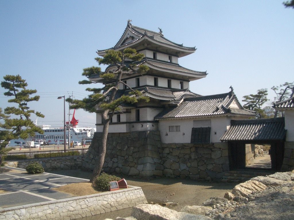 海の「大手門」と真鯛が泳ぐ「堀」！日本三大水城「高松城址」