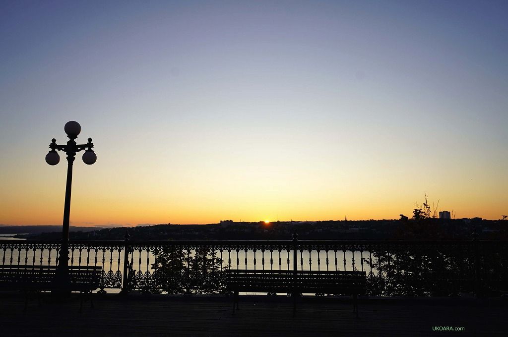 PxbNsX̒SɂтVg[teibN