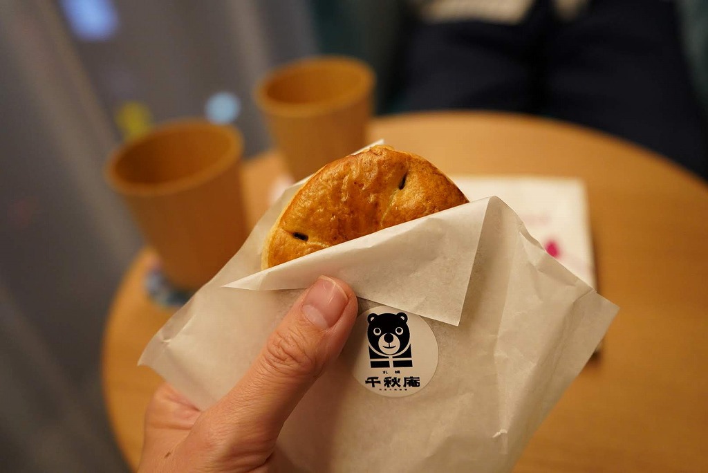 ��H���{�X�ƃZ�C�R�[�}�[�g���y���ރz�e��