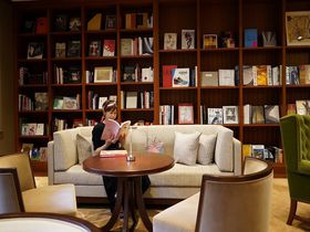 「芝パークホテル」銀座 蔦屋書店監修ライブラリーでどっぷり本の世界へ