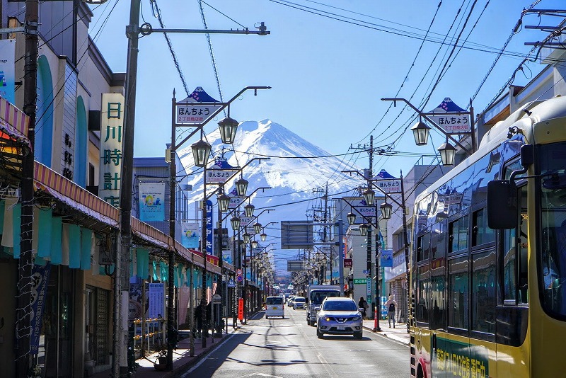 1000年以上続く富士山麓の織物の街、富士吉田