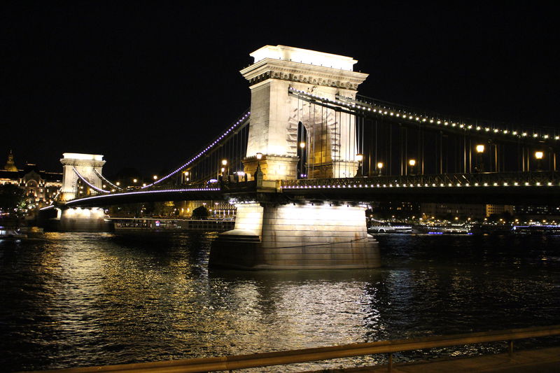 ブダペストは夜も楽しめる！ドナウ川ナイトクルーズ＆ウォーキング