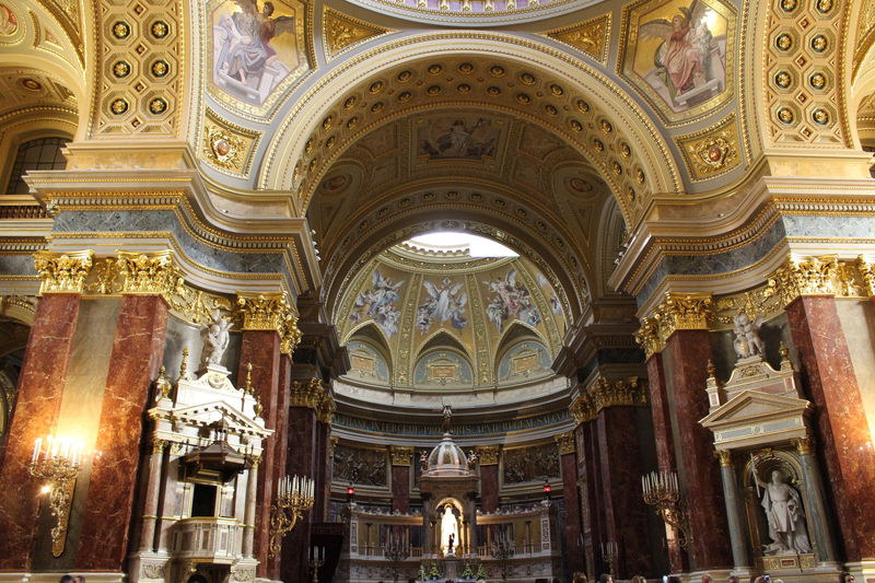 ブダペストで見たい豪華教会！聖人の右手や欧州一のシナゴーグも