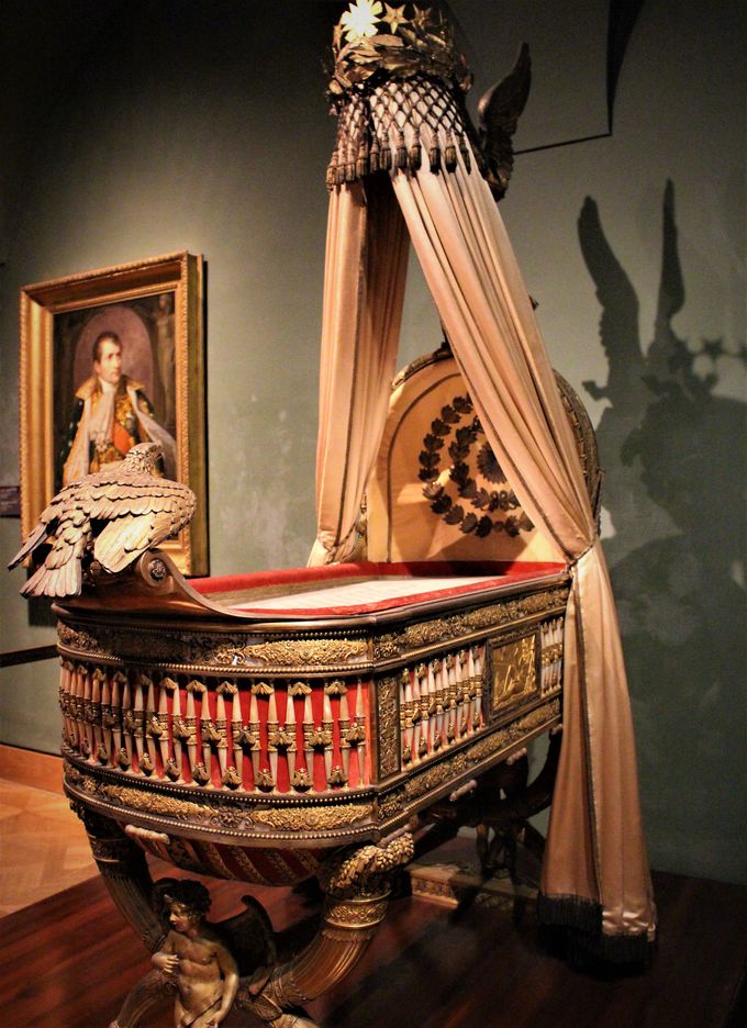 ���M�ȐԂ�V�̂��߂̂�肩����