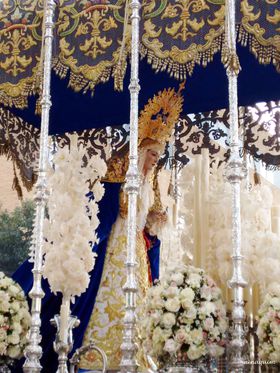 �M���̃X�y�C���ŃC�[�X�^�[�I�O���i�_�Łu�Z�}�i�E�T���^�v�̌��̋L���T���l�C��