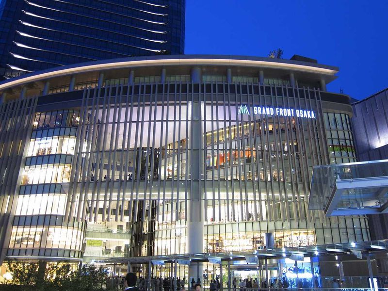 大阪の大型新名所「グランフロント大阪」のショップやグルメをめぐる。