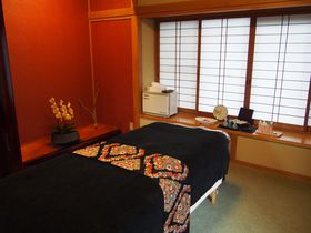 �ʕ{���򋽁E�S�ւ̑f�G�ȉB��ƃG�X�e�w�v�����Z�X�x�̋L���T���l�C��