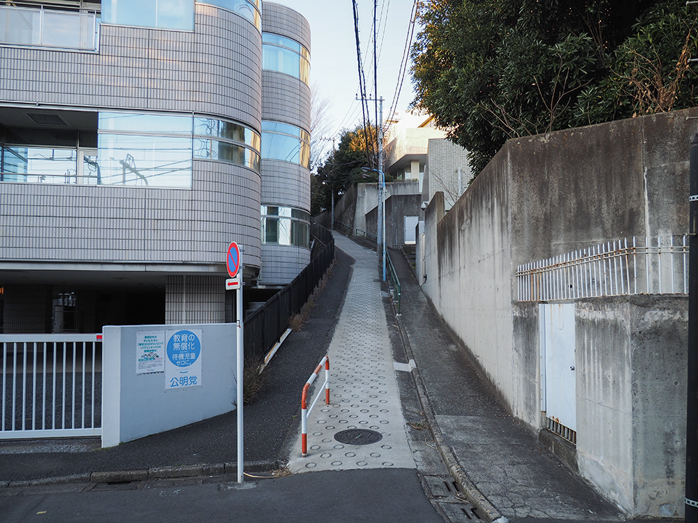 明治神宮外苑すぐ 起伏に富む信濃町駅前の千日坂 安鎮坂めぐり 東京都 Lineトラベルjp 旅行ガイド