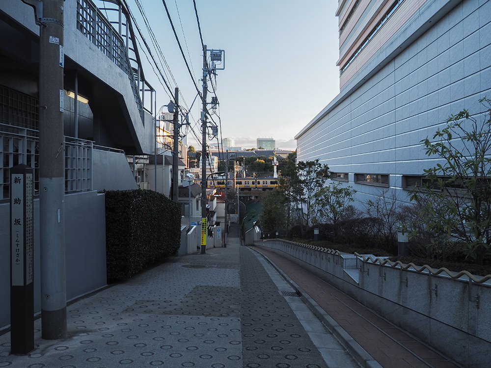 JR信濃町駅界隈の地形と坂道