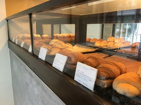 ��炷�悤�ɗ����鋞�s�B�p������ʑS��1�ʂ̊X�ōs�����ɂ������u�[�����W�����[�ɏo��̋L���T���l�C��