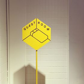 �A�[�g���J���`���[�𔭐M����u�z�e���A���e���[�����s�v���ʊi�ȃ��P�̋L���T���l�C��