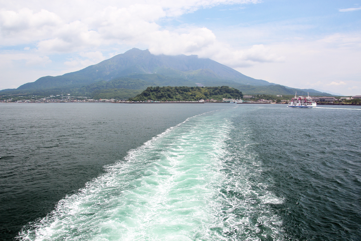 錦江湾の風景が旅情を誘う！桜島フェリーに乗ろう