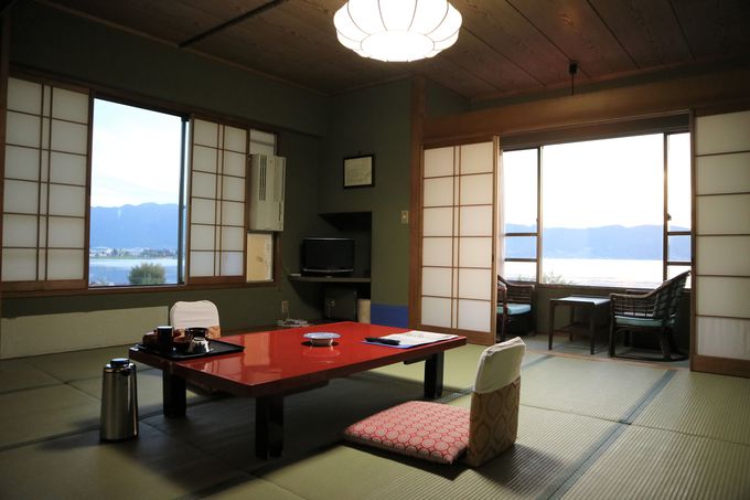 宿の眺めは値千金！夕日と諏訪湖のコラボがビューティフル！