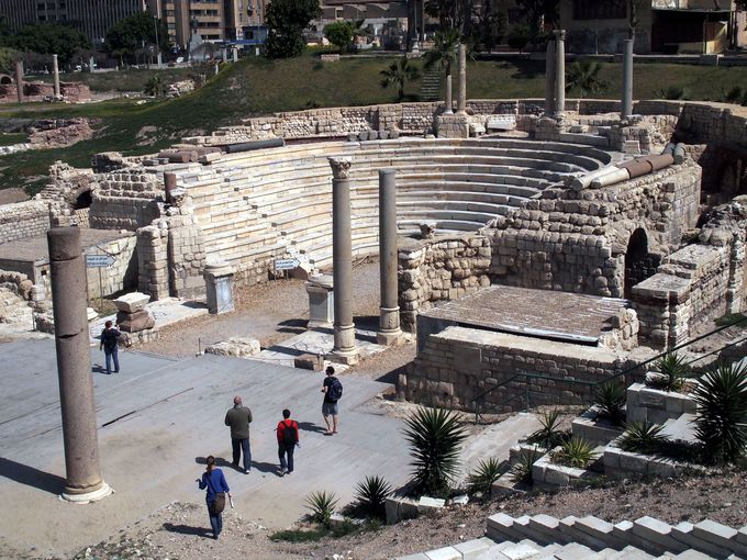 「ローマの円形劇場」と謎多き「ポンペイの柱」