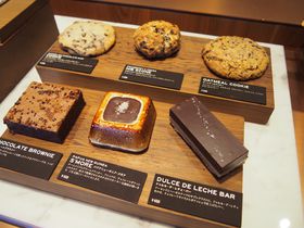 �����H�ׂ��H��i�u�X���A�v���O�E�_���f���C�I���`���R���[�g�t�@�N�g���[���J�t�F�̖��͂̋L���T���l�C��