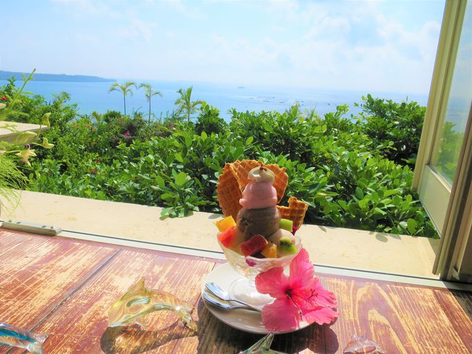 沖縄 青い海を見渡す絶景カフェ5選 感動必至のロケーション 沖縄県 トラベルjp 旅行ガイド