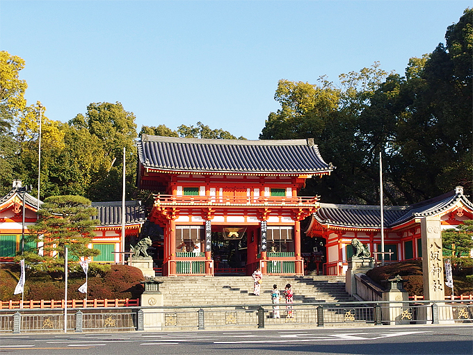 八坂神社は、疫病退散の御利益で知られる神社