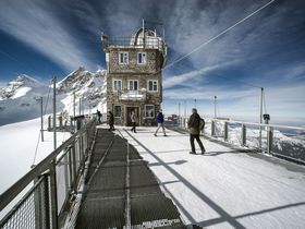 ユングフラウ鉄道はスイス観光のハイライト！お手軽に「雪と氷の世界」へ