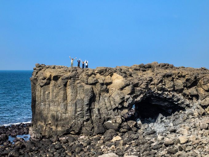 自然が作った神秘の海蝕洞「鯨魚洞」とその伝説