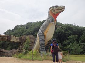 まるで『ジュラシック・パーク』！岡山県笠岡市の恐竜公園