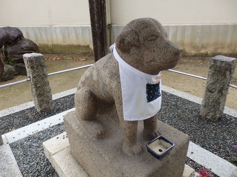 王寺町のマスコットキャラクターに選ばれている雪丸像