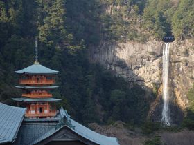 豪快な雄姿は圧巻！日本三名瀑の一つ・和歌山県「那智の滝」