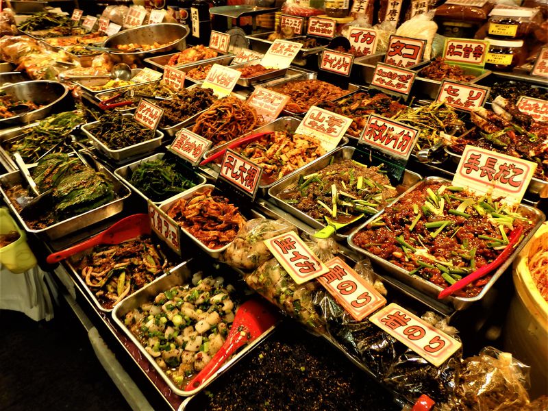 キムチにチヂミにキンパまで！食の宝庫・大阪の鶴橋卸売市場