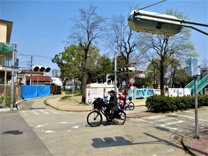 道路標識や信号も 交通ルールを学べる兵庫県 西宮交通公園 兵庫県 トラベルjp 旅行ガイド