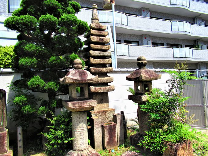 かつての「上臈塚砦」の上に立つ墨染寺