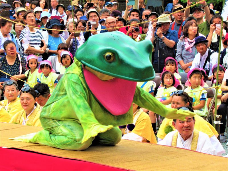 蛙がピョンピョン!?奈良・金峯山寺「蓮華会・蛙飛び行事」