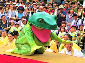 蛙がピョンピョン!?奈良・金峯山寺「蓮華会・蛙飛び行事」