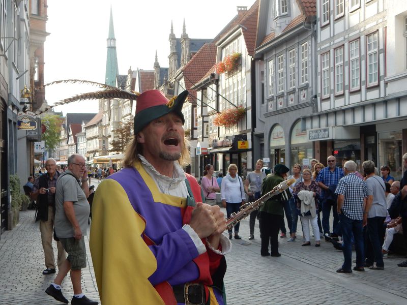ドイツ、ハーメルンの町で「笛吹き男」伝説に触れる