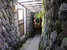 探検気分で温泉へ！長野「菱野温泉 薬師館」は小ぶりな宿に工夫がぎっしり