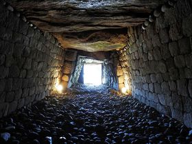 古代人が見た光景を！群馬「綿貫観音山古墳」で1400年前の石室に立つ！